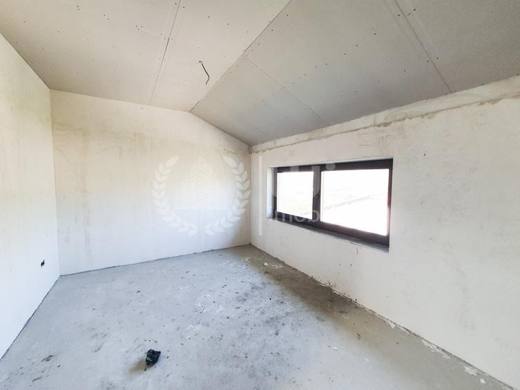 Duplex cu 4 camere cu Canalizare în Iris