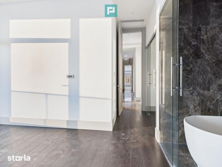 Apartament cu 4 camere decomandat în Tei