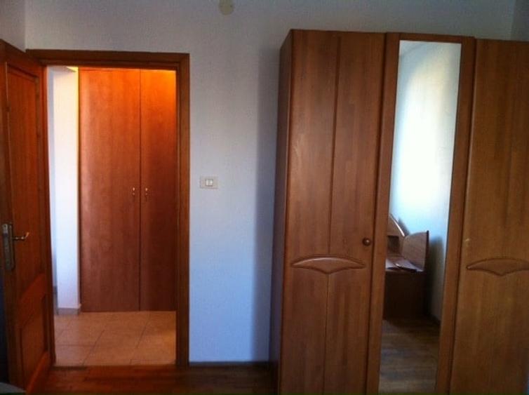 Apartament cu 2 camere semidecomandat în Craiovei