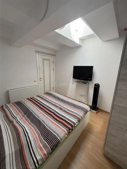 Apartament cu 2 camere semidecomandat în Tei