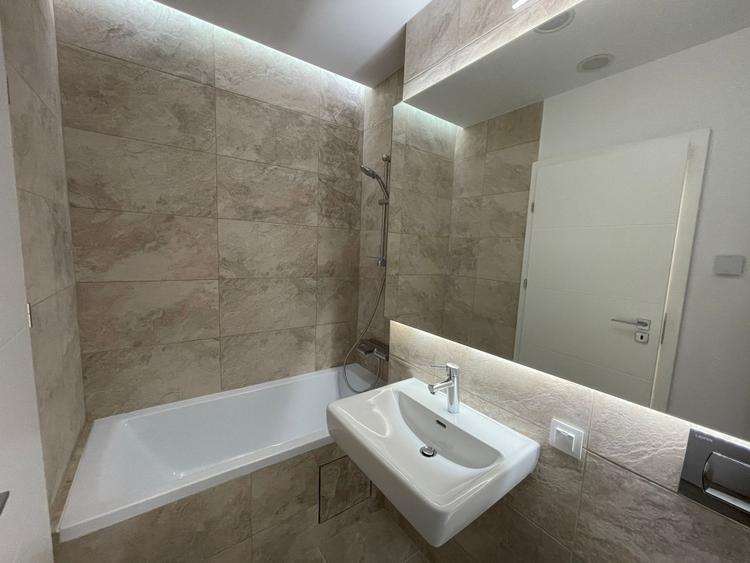 Apartament cu 2 camere semidecomandat, mobilat în P-ta Presei Libere