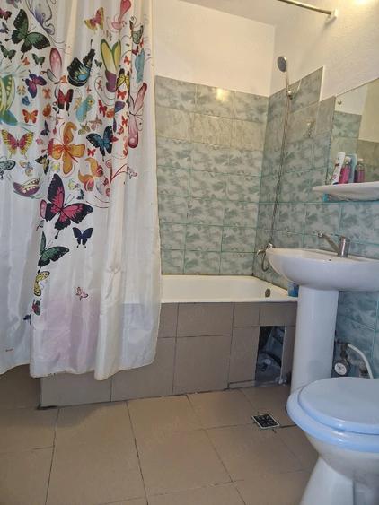 Apartament cu 3 camere decomandat în Ostroveni