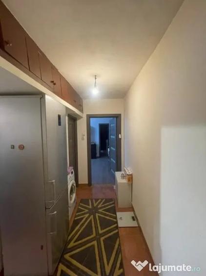 Apartament cu 2 camere semidecomandat, mobilat în Hotvon