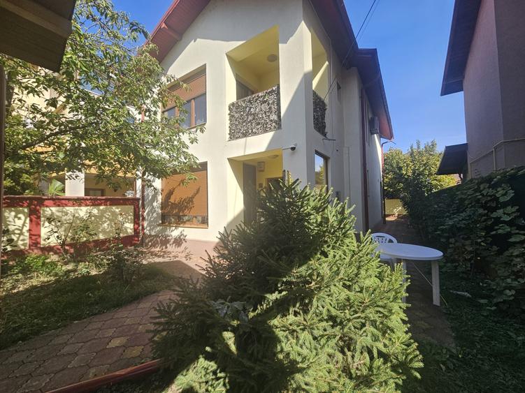Casă individuală cu 4 camere cu Canalizare în Sud