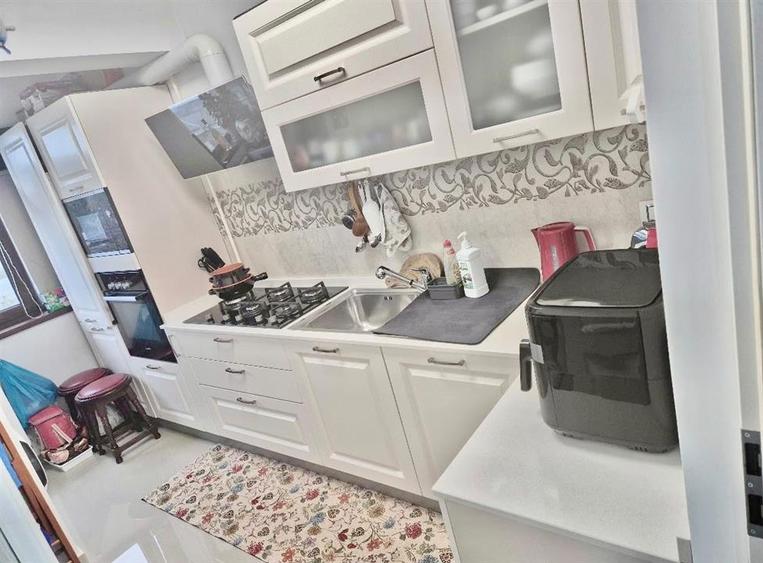Apartament cu 3 camere decomandat în Cug