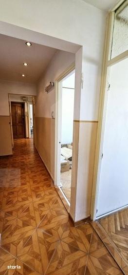 Apartament cu 3 camere decomandat în Lenin