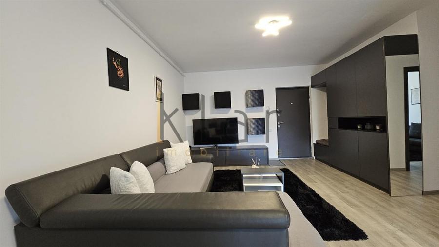 Apartament cu 3 camere semidecomandat, mobilat în Bună Ziua