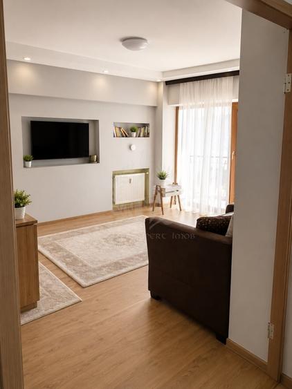Apartament cu 3 camere decomandat, mobilat în Republicii