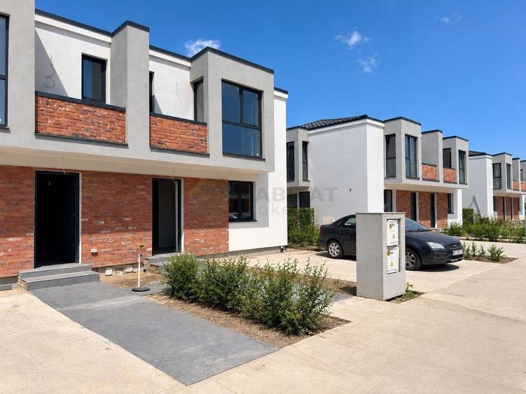 Duplex cu 4 camere cu Canalizare în Tunari
