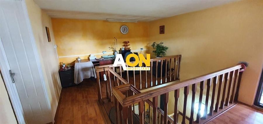Casă individuală cu 7 camere cu Canalizare în Sântimbru