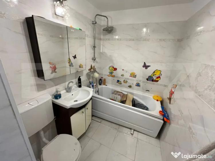 Apartament cu 2 camere semidecomandat, mobilat în Micro 11