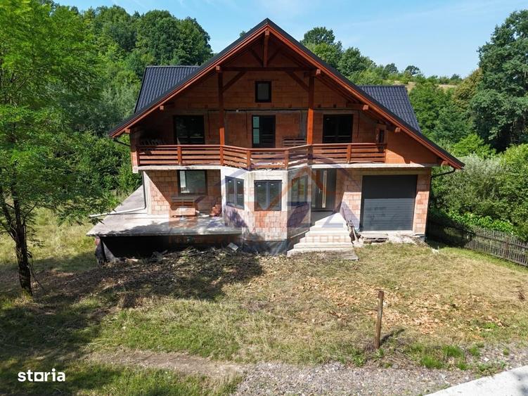 Casă cu 4 camere în Cărbunari