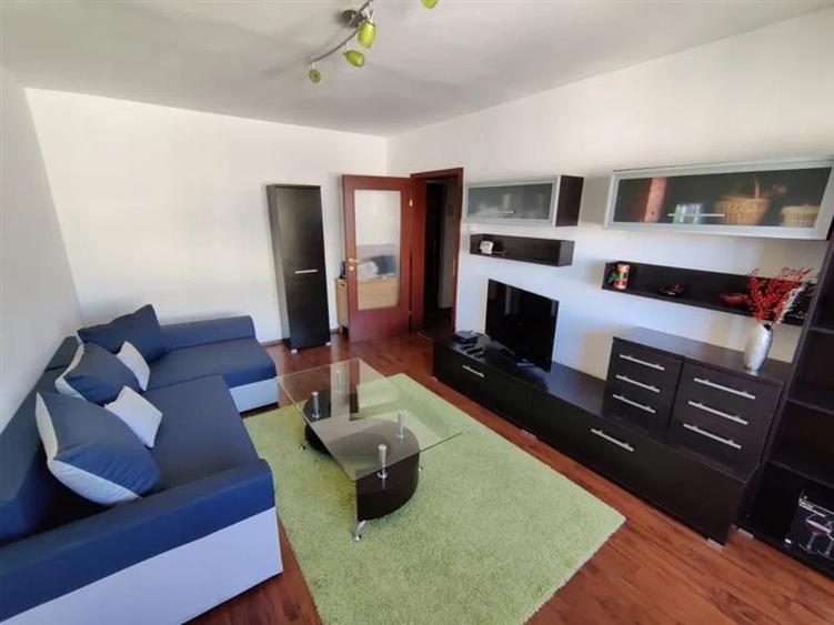 Apartament cu 3 camere decomandat, mobilat în Răcădău