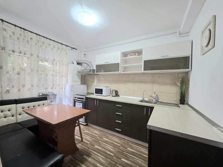 Apartament cu 2 camere decomandat, mobilat în Central