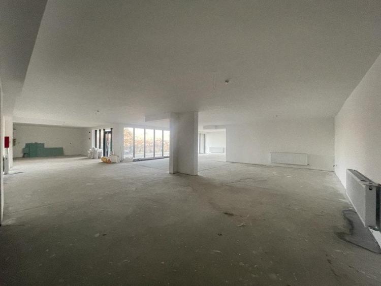 Spațiu comercial, de 269 mp, în Florești