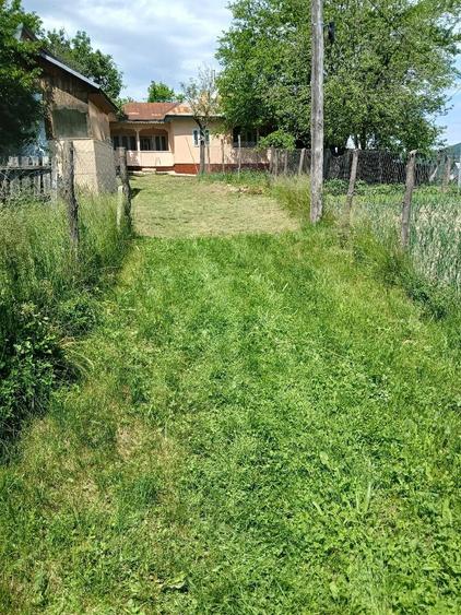 Casă cu Teren 1663 Mp în Poiana