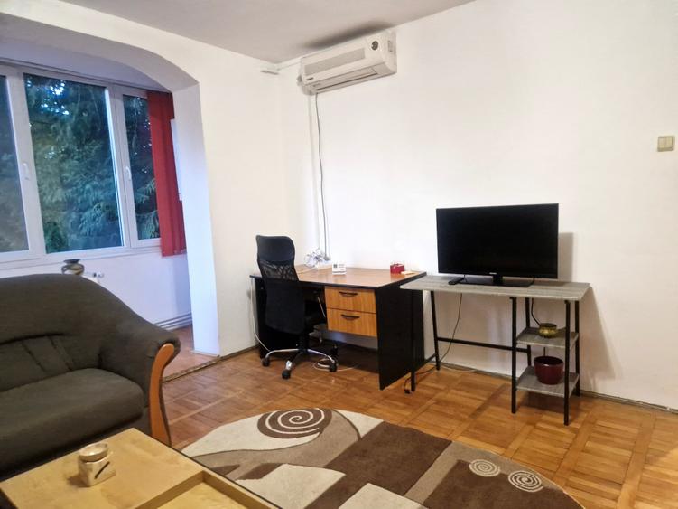 Apartament cu 2 camere semidecomandat în Complex Studențesc