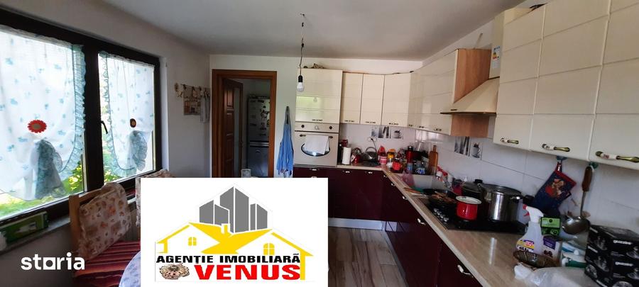 Casă cu 7 camere cu Teren 750 Mp în Mihai Eminescu