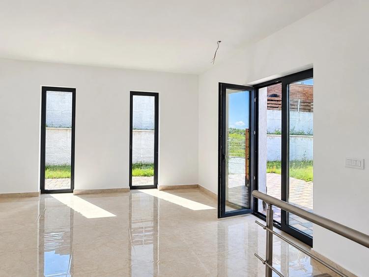 Casă individuală cu 3 camere cu Teren 250 Mp în Valea Adâncă