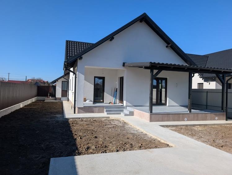 Casă individuală cu 4 camere cu Teren 350 Mp în Nord