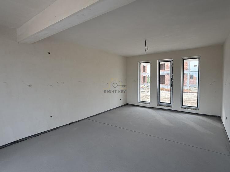 Casă individuală cu 4 camere cu Teren 500 Mp în Joița