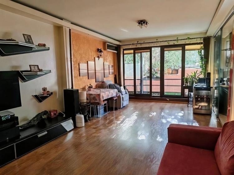 Apartament cu 3 camere decomandat în Uverturii