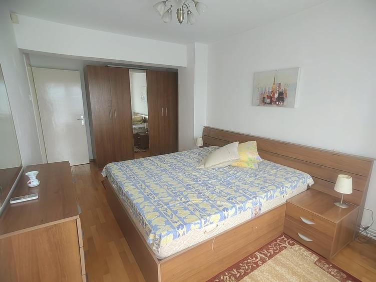 Apartament cu 3 camere decomandat în Unirii