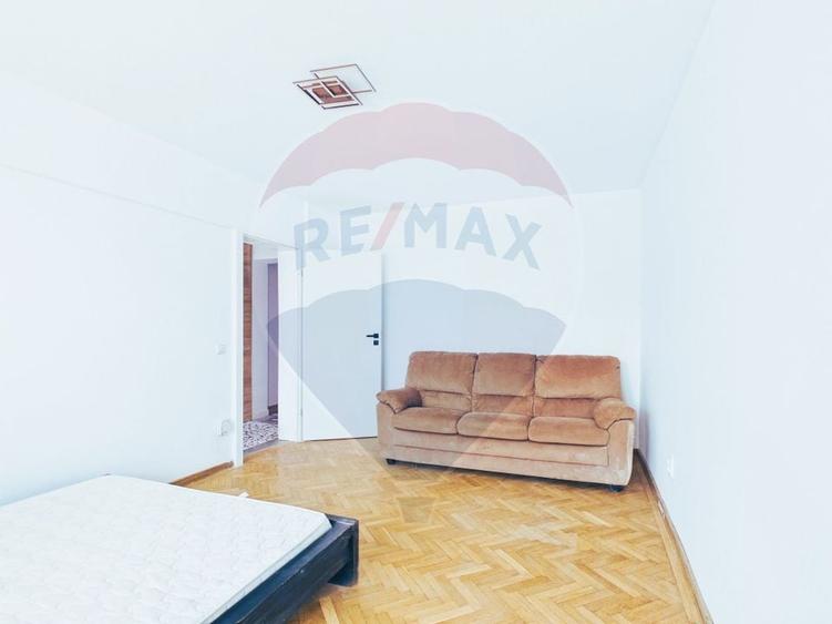 Apartament cu 3 camere decomandat, mobilat în Lacul Tei