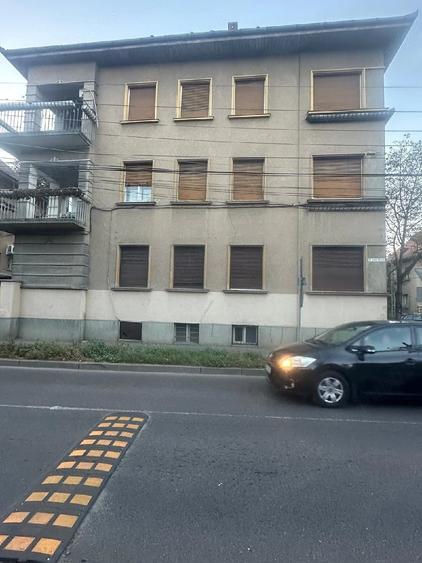Apartament cu 2 camere nedecomandat în Take Ionescu