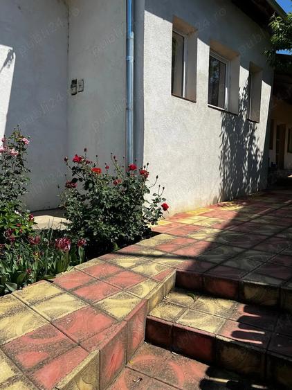 Casă cu 4 camere în Băneasa