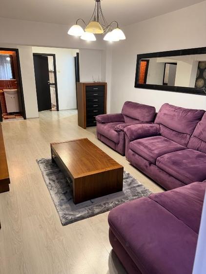 Apartament cu 3 camere decomandat în Banu Manta
