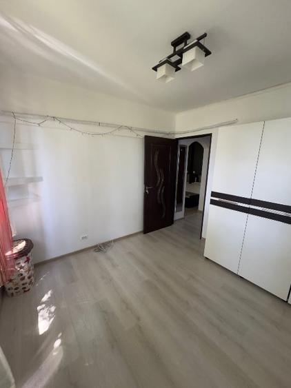 Apartament cu 3 camere semidecomandat, mobilat în Drumul Taberei