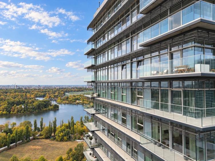 Apartament cu 4 camere decomandat în Floreasca