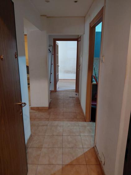 Apartament cu 3 camere decomandat în Sebastian