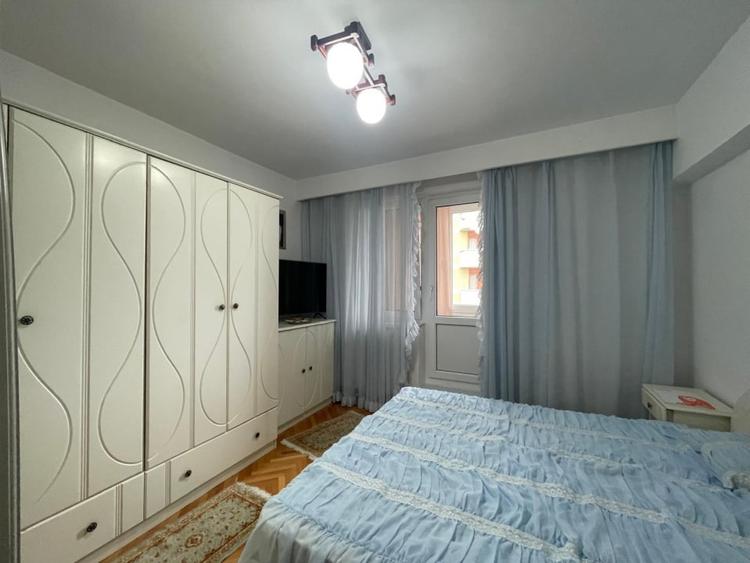 Apartament cu 4 camere decomandat, mobilat în Traian