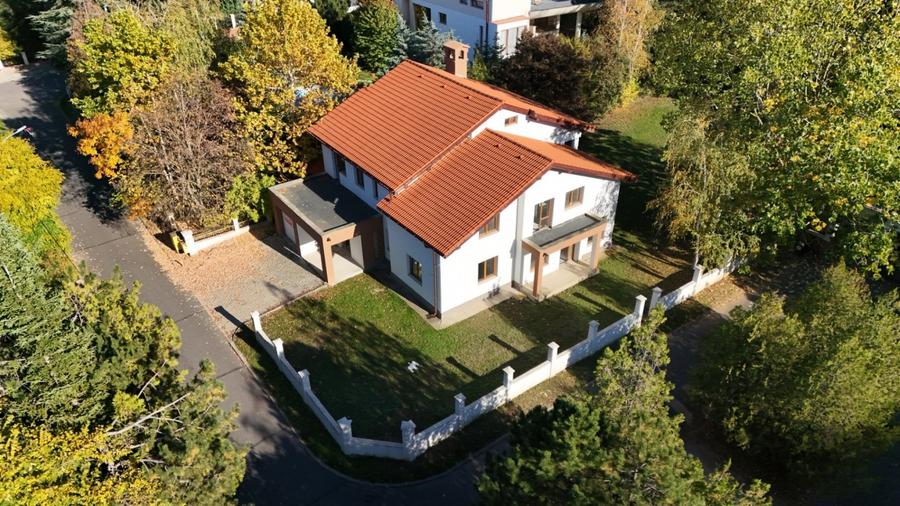 Casă individuală cu 7 camere semidecomandat cu Canalizare în Corbeanca