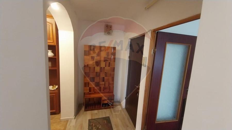 Apartament cu 3 camere decomandat, mobilat în Lăpuș