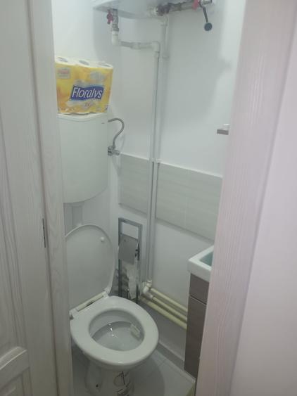 Apartament cu 3 camere decomandat în Lacul Tei