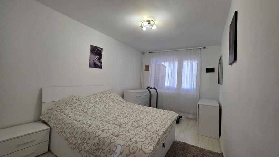 Apartament cu 3 camere semidecomandat, mobilat în Circumvalațiunii