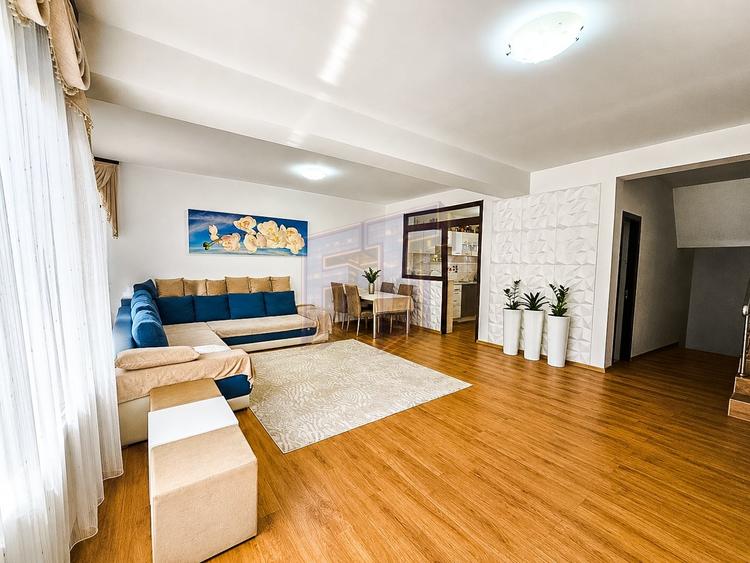 Casă individuală cu 4 camere cu Canalizare în Voluntari