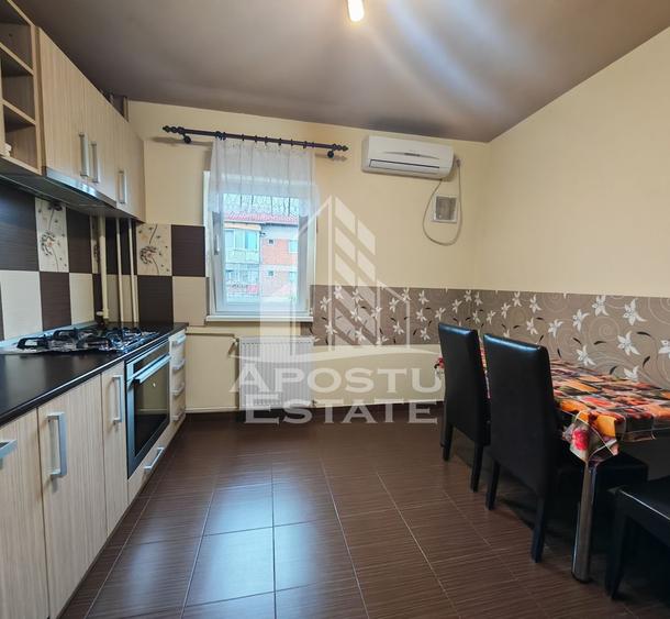 Apartament cu 3 camere semidecomandat, mobilat în Torontalului