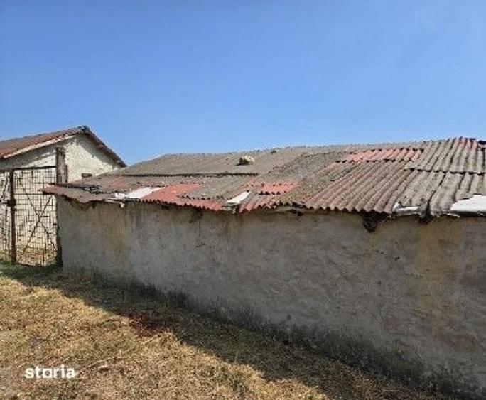 Casă cu 2 camere cu Teren 1722 Mp în Corbu