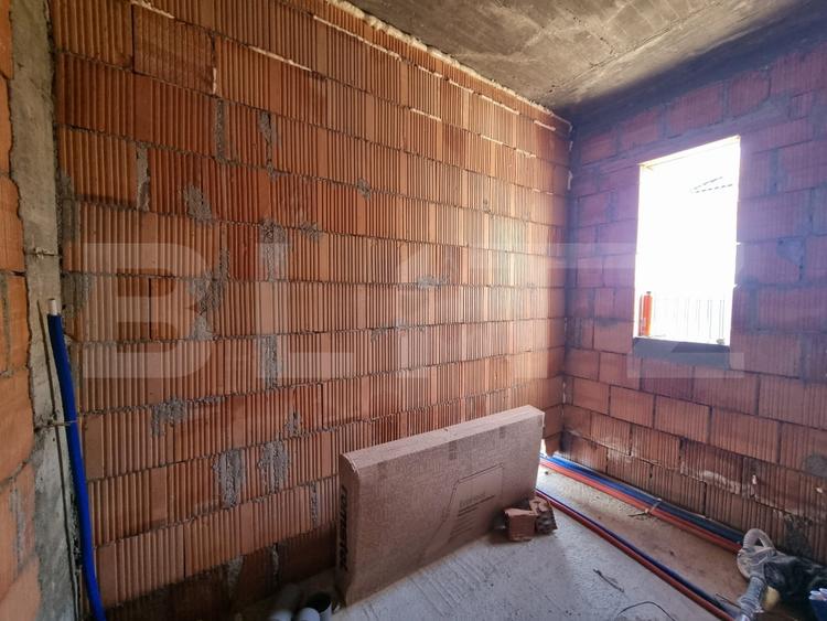 Duplex cu 4 camere cu Canalizare în Iris