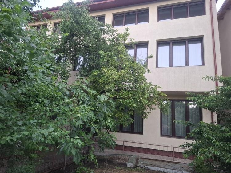 Casă cu 4 camere cu Teren 400 Mp în Central