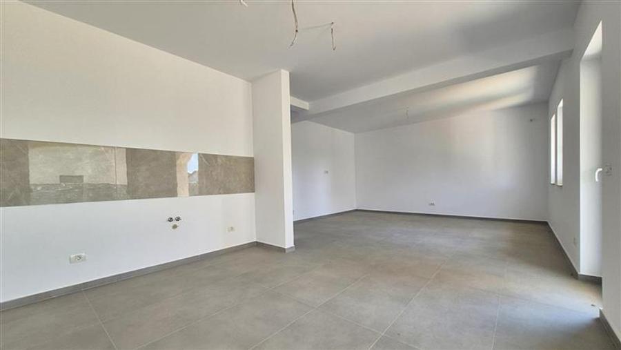 Duplex cu 4 camere cu Canalizare în Moșnița Nouă