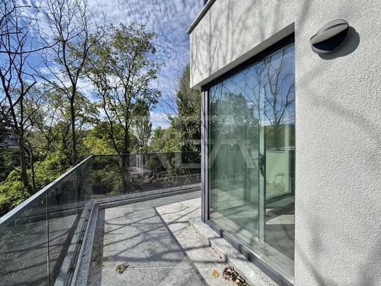 Apartament cu 3 camere decomandat în Matei Voievod