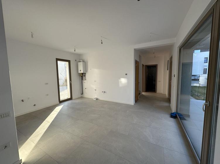 Duplex cu 4 camere cu Canalizare în Exterior Nord