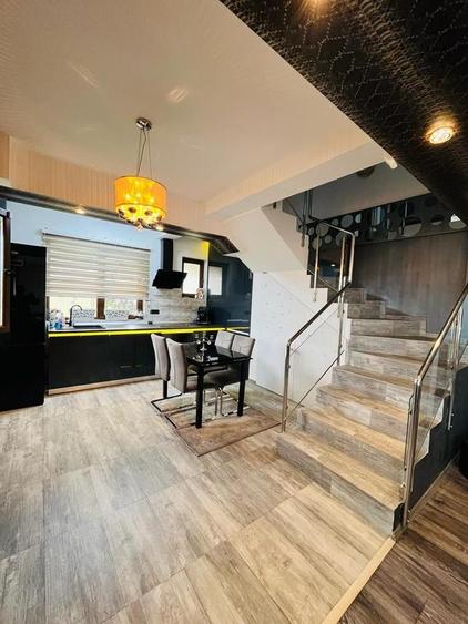 Duplex cu 4 camere cu Canalizare în Palazu Mare