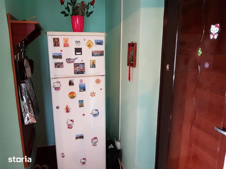Apartament cu 3 camere semidecomandat în Central