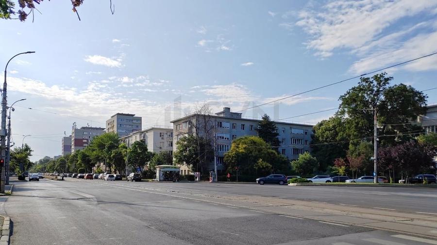 Apartament cu 3 camere decomandat, mobilat în Domenii
